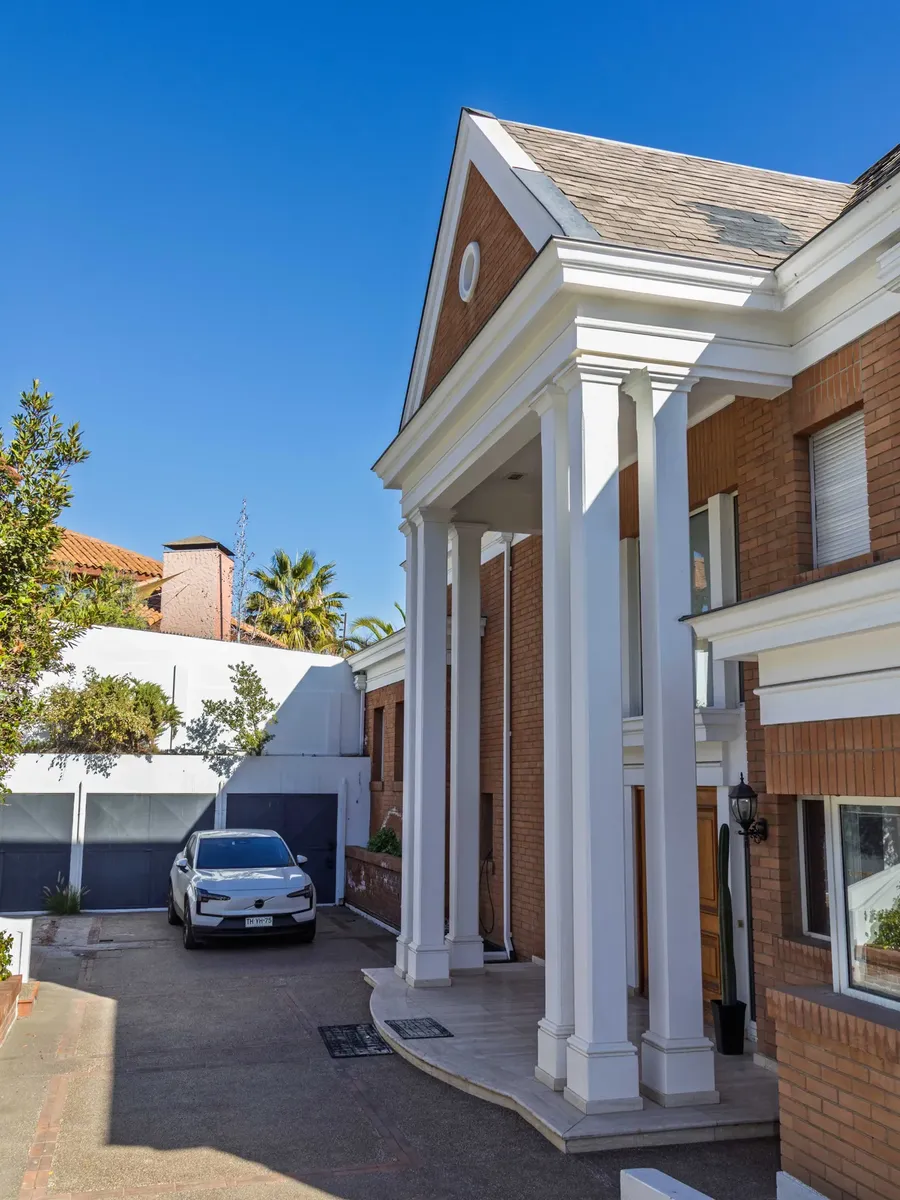 Arriendo Casa 9D 10B 6E 700m2 Quinchamal&iacute; - Las Condes