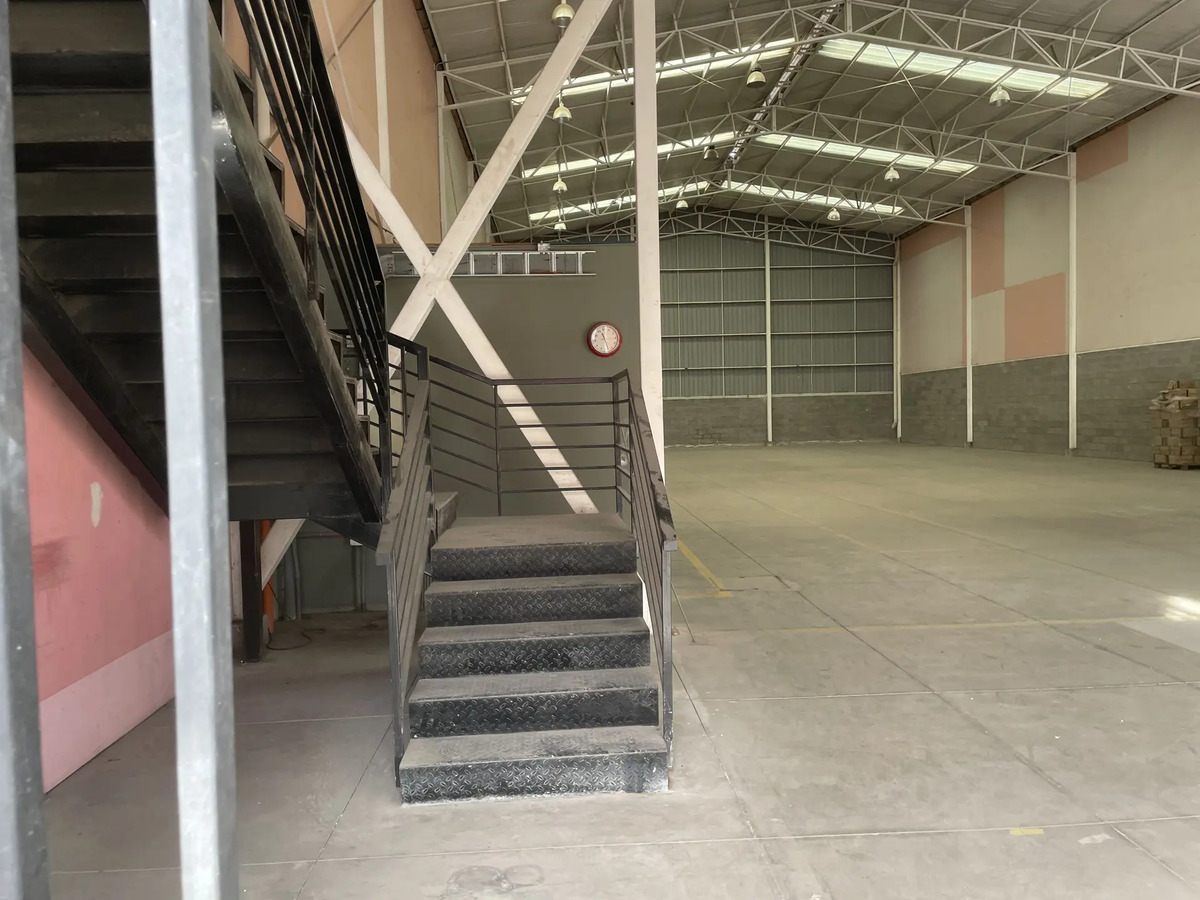 Arriendo Galp&oacute;n Industrial 830 metros - Sector San Ignacio