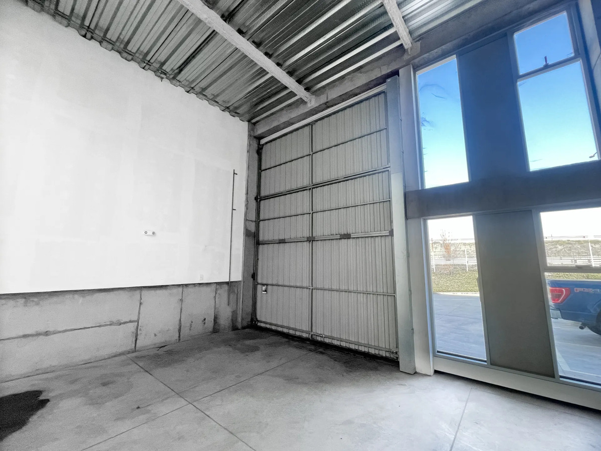 Arriendo Galp&oacute;n Showroom Frente A La Radial