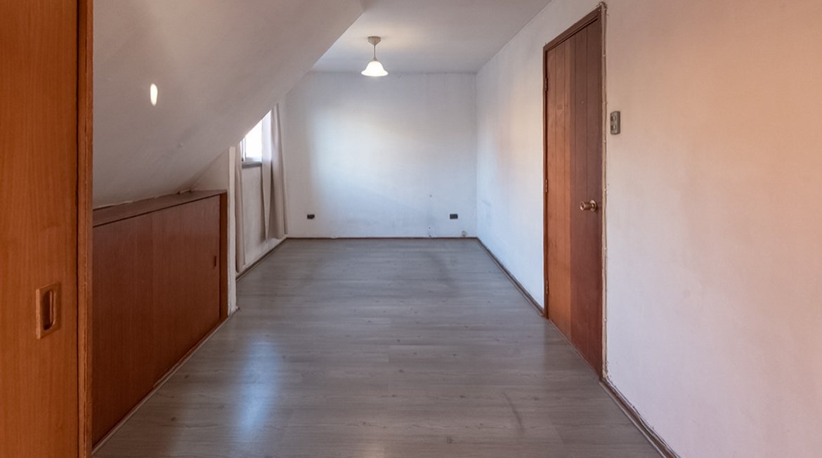 Casa en venta para REMODELAR en Los Dominicos, Las Condes