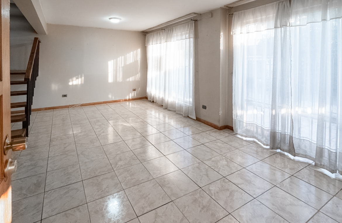Casa en venta para REMODELAR en Los Dominicos, Las Condes