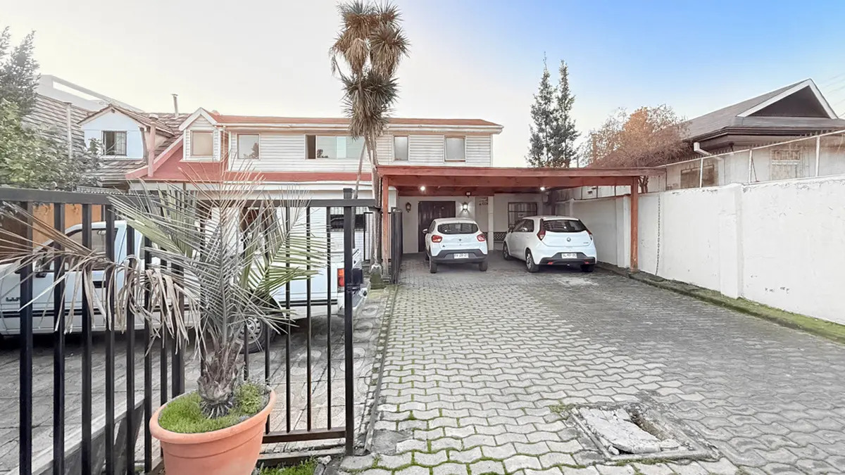 Venta Casa con Caba&ntilde;a Independiente 4D y 4B Piscina. La Reina, Sim&oacute;n Bol&iacute;var