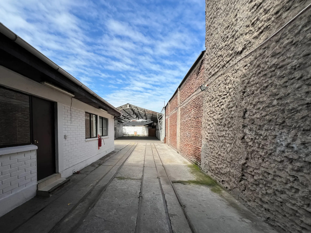 Arriendo Galp&oacute;n 450 Mts en Balmaceda, Santiago