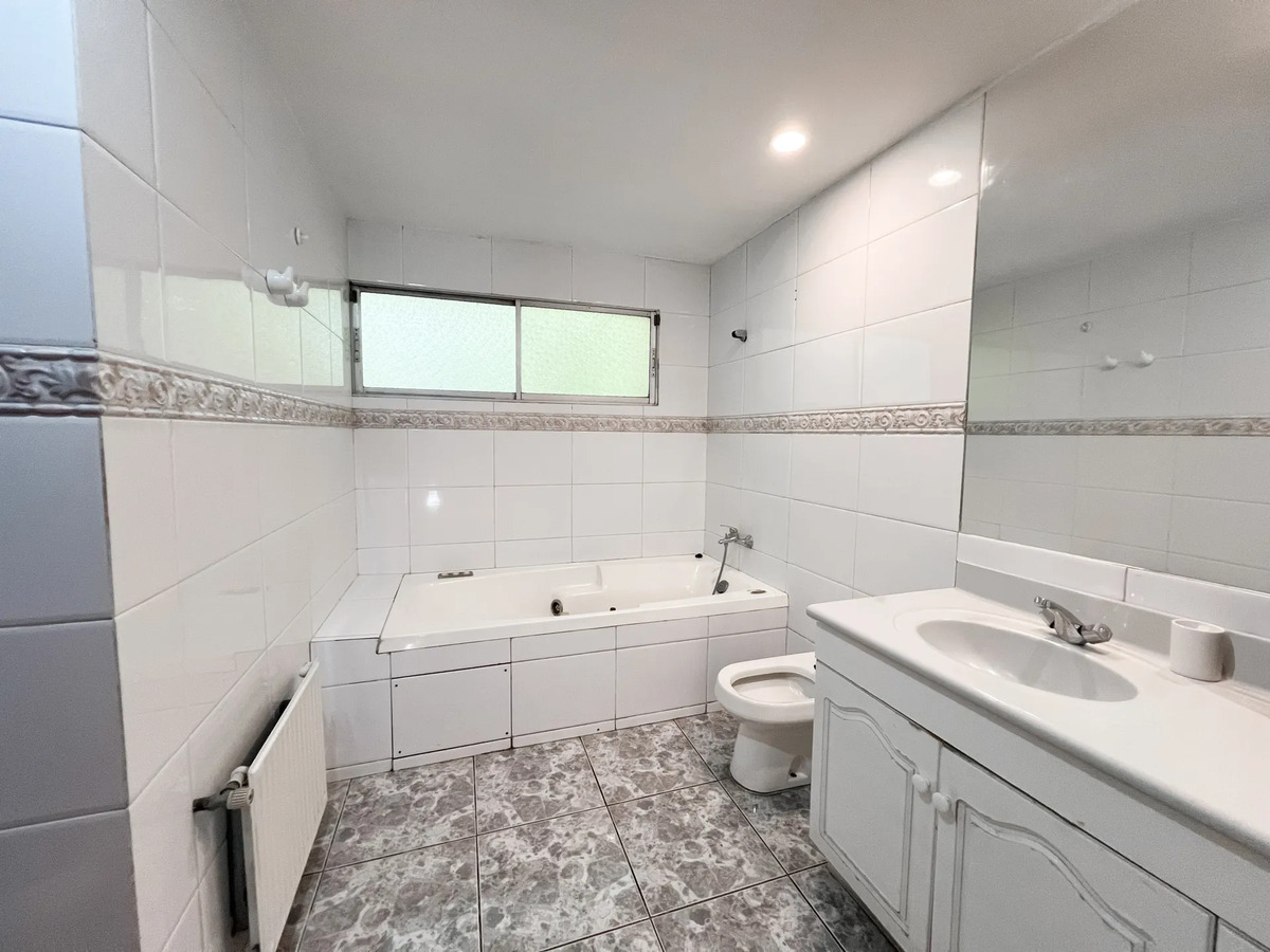 Casa de Campo de 5D y 3B + servicio Santa Maria, Vitacura