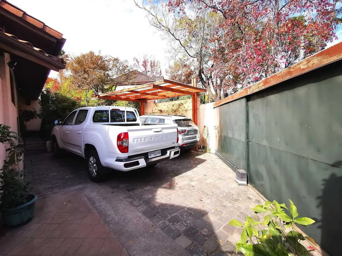 Casa Venta NP 5D 5B 2E 1Bd Los Dominicos - Las Condes
