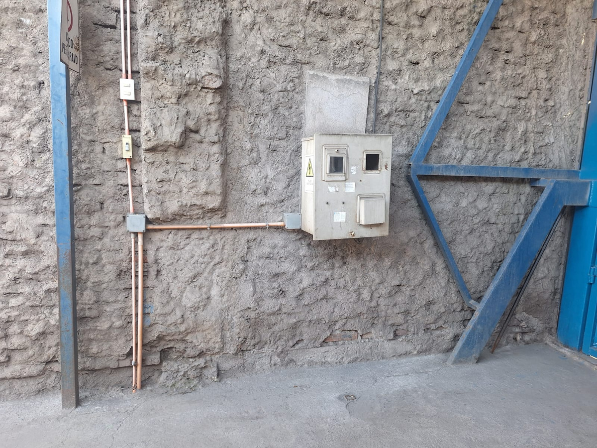 Galpón y Oficina 450 Mts - Santiago