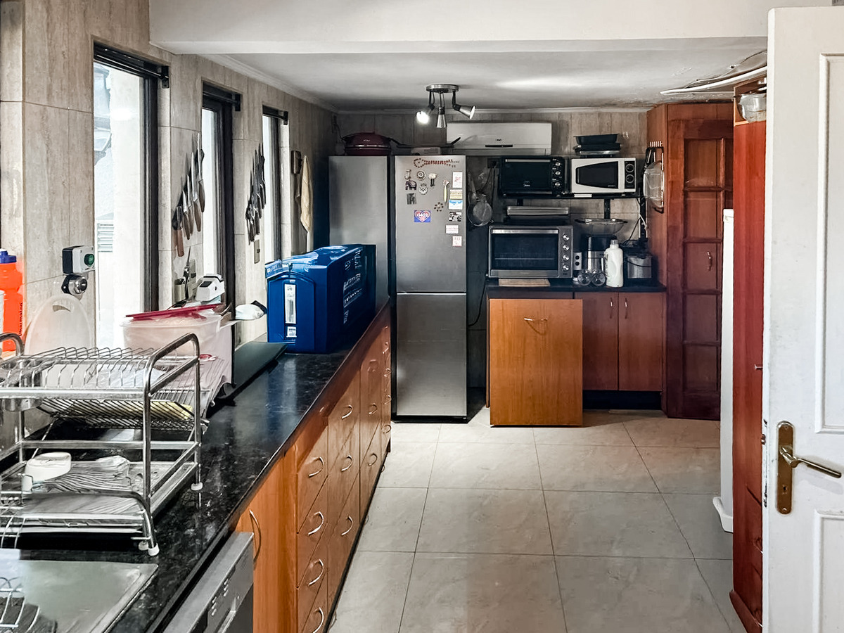 Venta Casa con piscina 4D y 3B - Las Condes