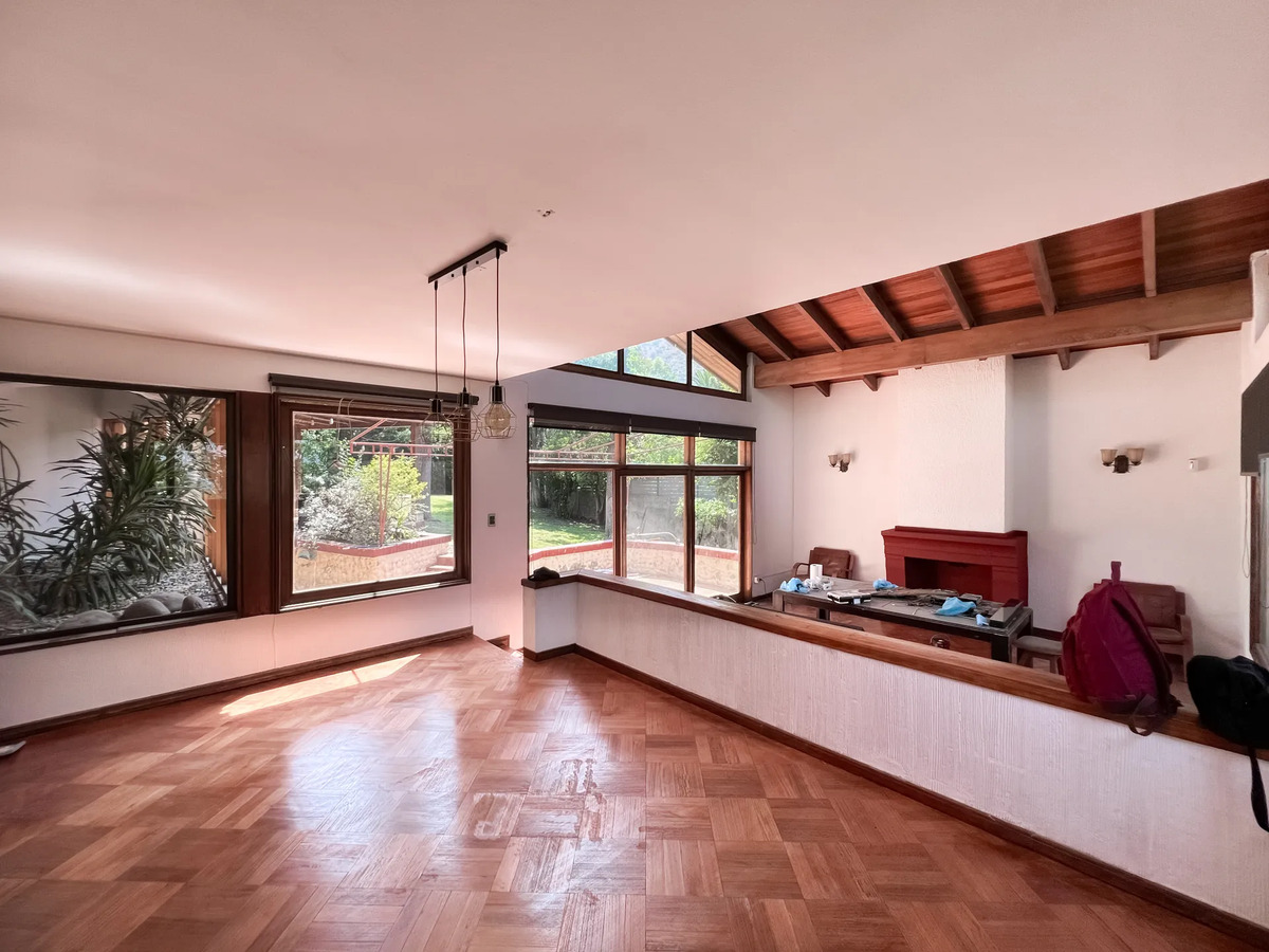 Casa de Campo de 5D y 3B + servicio Santa Maria, Vitacura