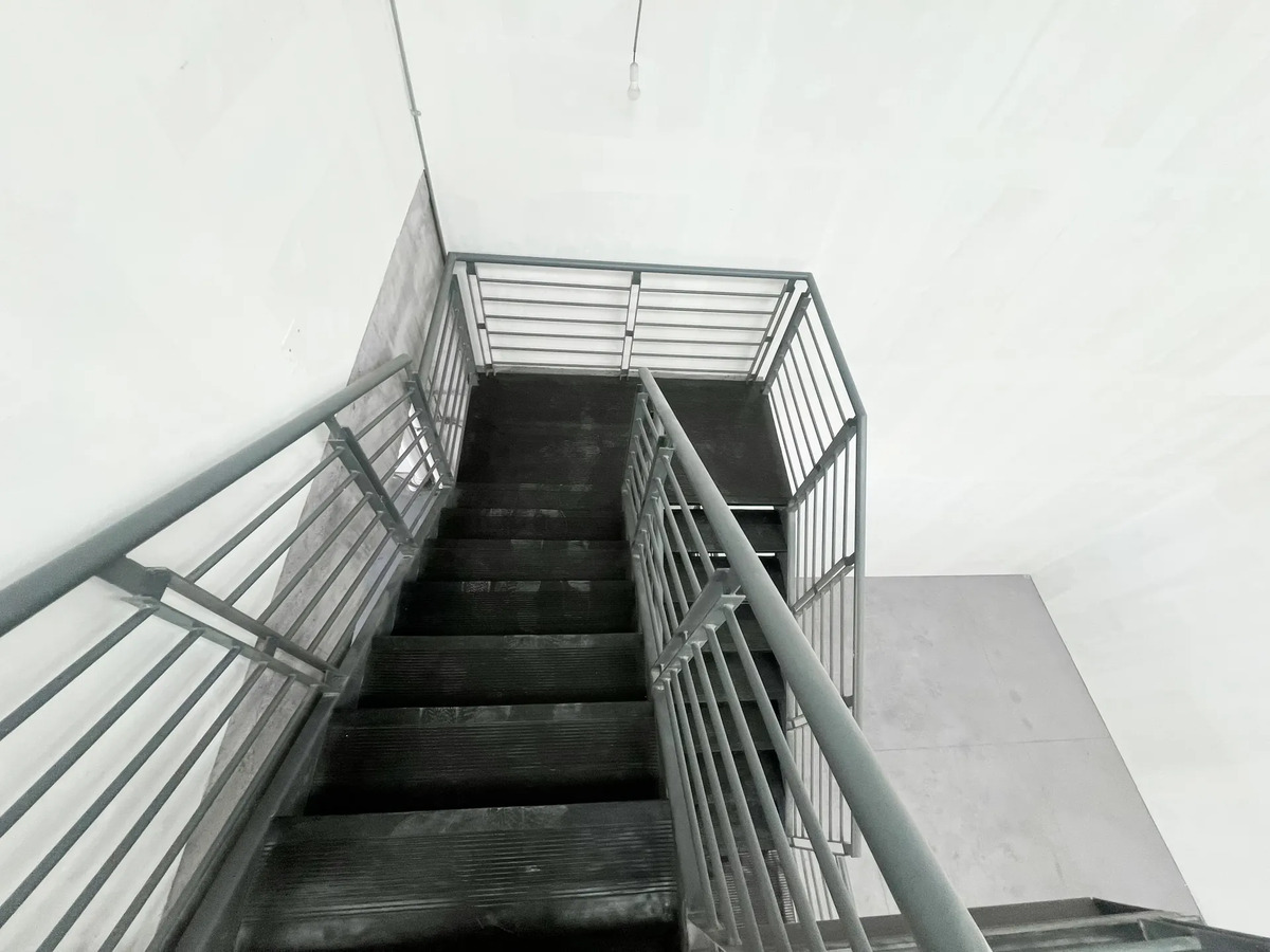 Arriendo Galp&oacute;n Showroom Frente A La Radial