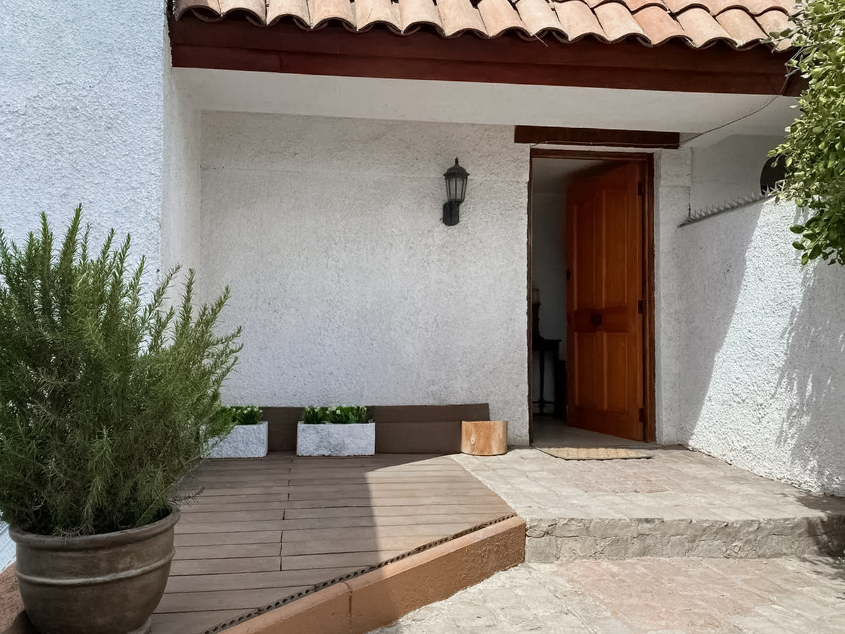 Venta Casa con piscina 4D y 3B - Las Condes