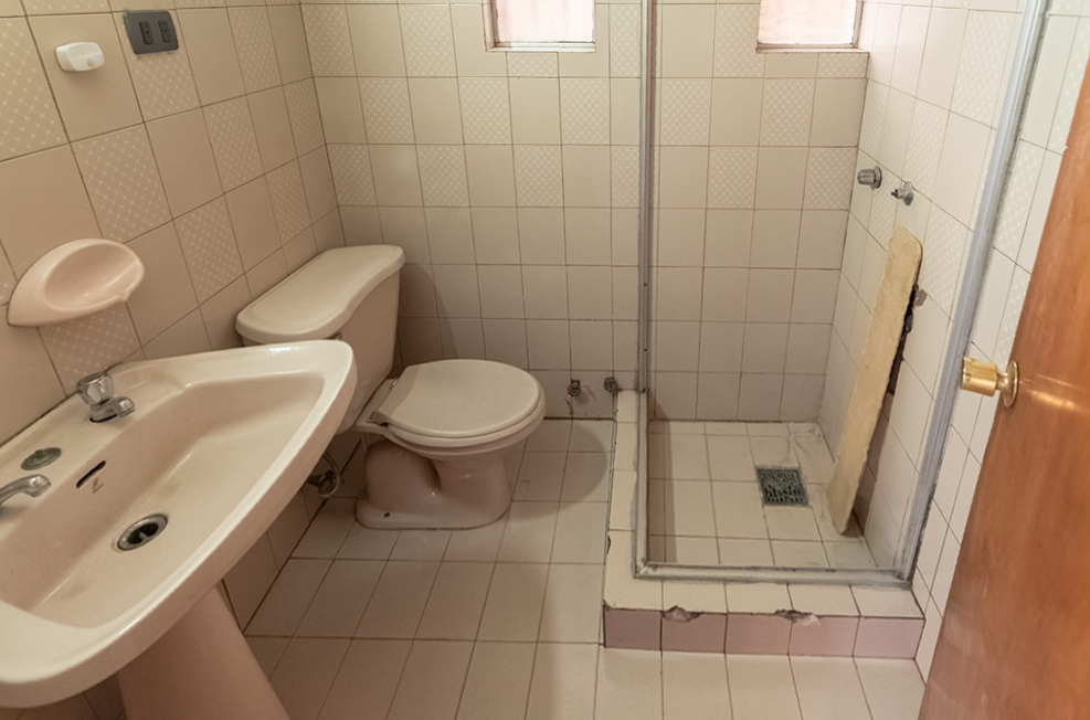 Casa en venta para REMODELAR en Los Dominicos, Las Condes