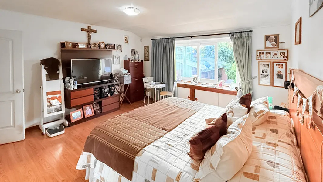 Venta Casa con Caba&ntilde;a Independiente 4D y 4B Piscina. La Reina, Sim&oacute;n Bol&iacute;var