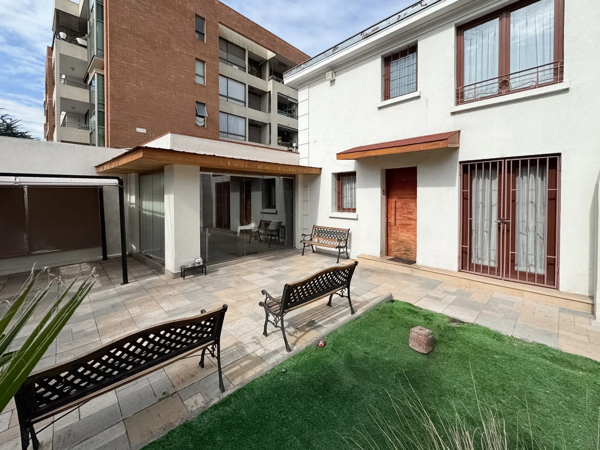 Venta Casa remodelada de 4D y 4B, &Ntilde;u&ntilde;oa 