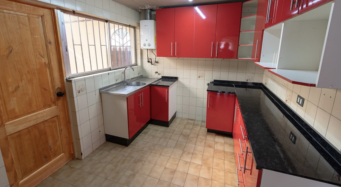 Casa en venta para REMODELAR en Los Dominicos, Las Condes