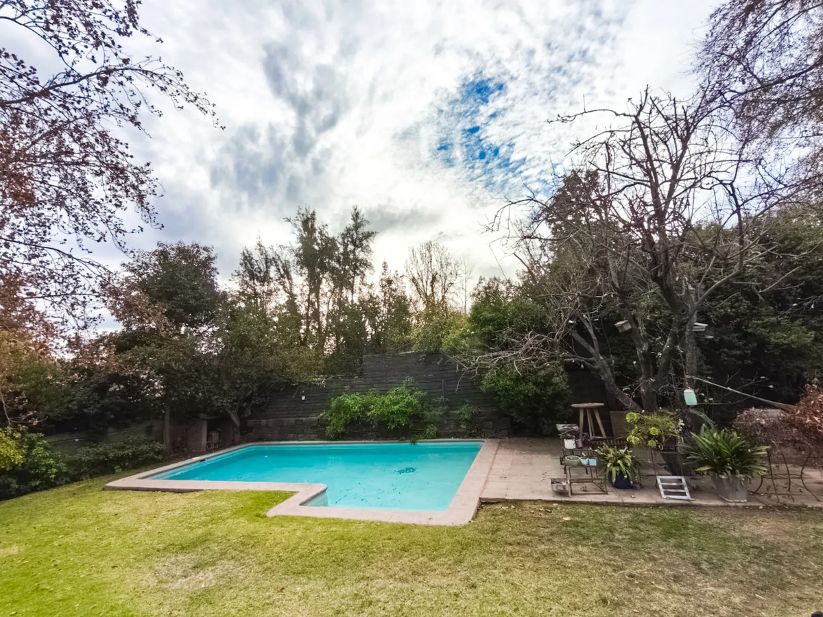 Venta Casa 4D + servicio - Las Condes