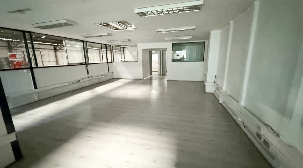 Arriendo Galp&oacute;n Industrial de 2.200m2 Macul