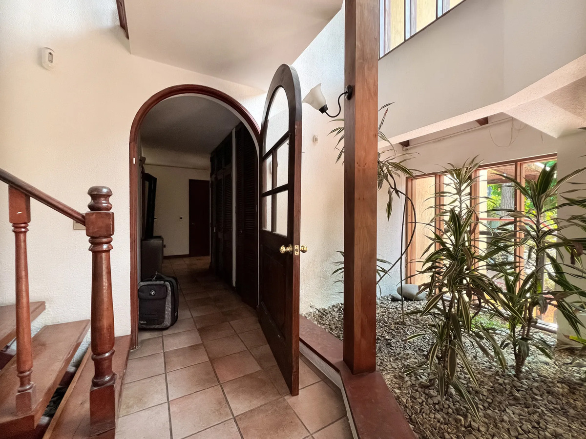 Casa de Campo de 5D y 3B + servicio Santa Maria, Vitacura