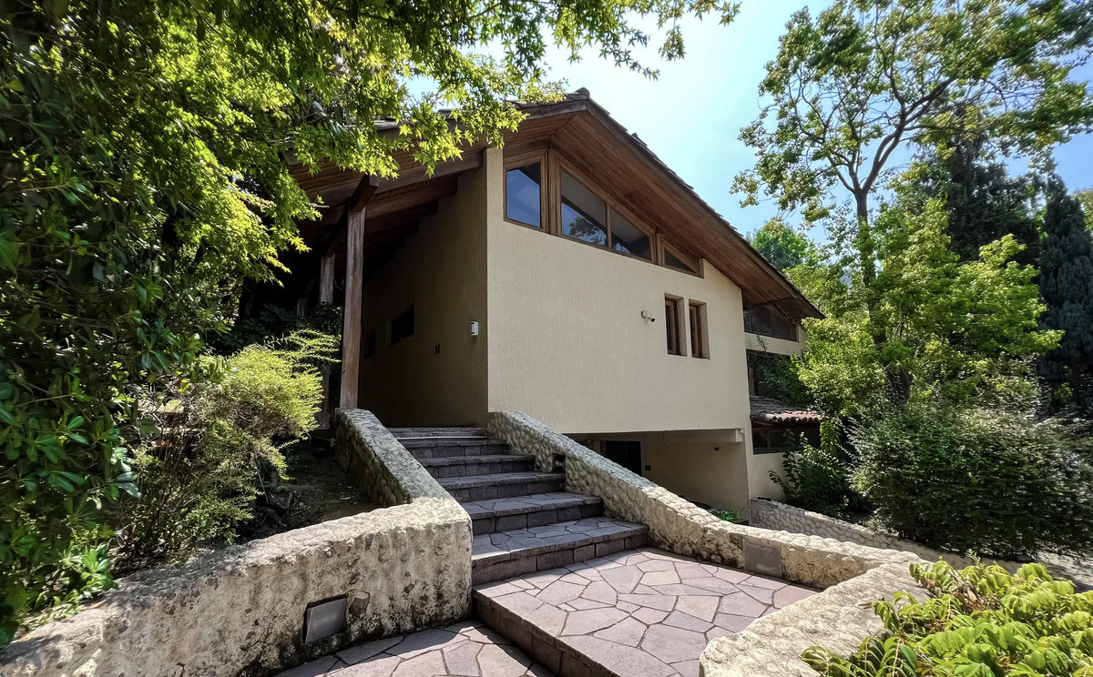 Casa de Campo de 5D y 3B + servicio Santa Maria, Vitacura