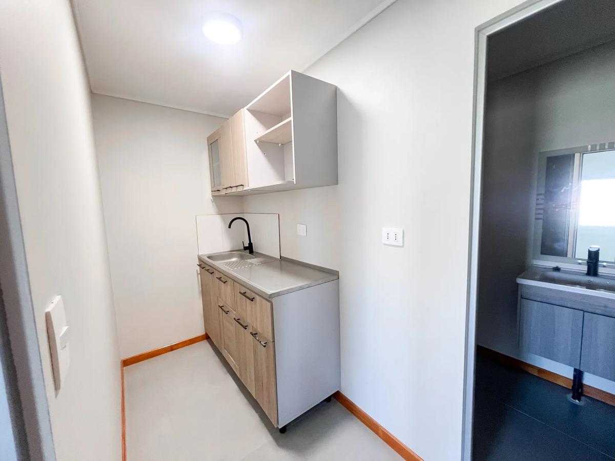 Arriendo Galp&oacute;n Showroom Frente A La Radial