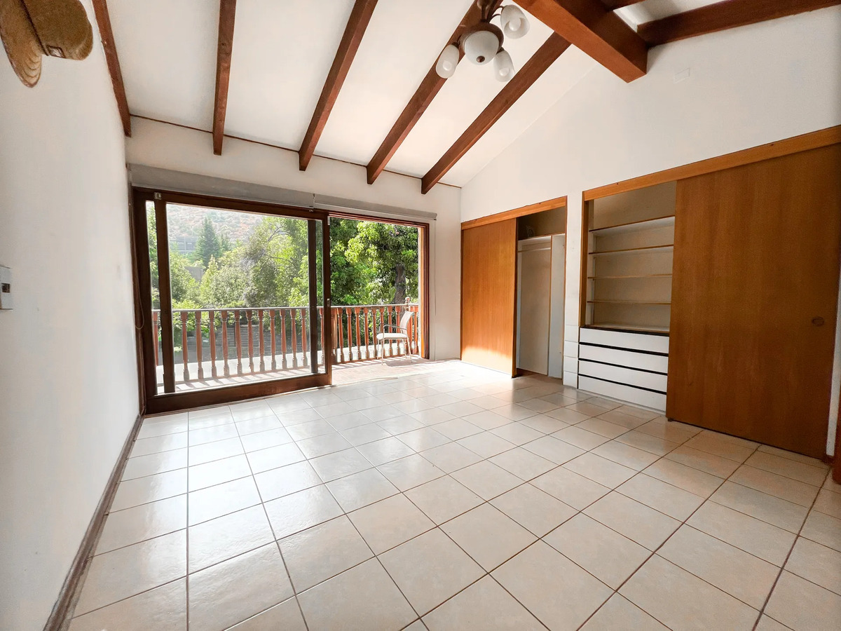 Casa de Campo de 5D y 3B + servicio Santa Maria, Vitacura