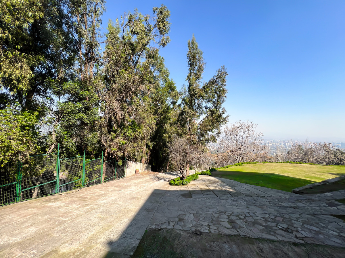 Venta Casa S 5D 4B 1B Lo Curro - Vitacura