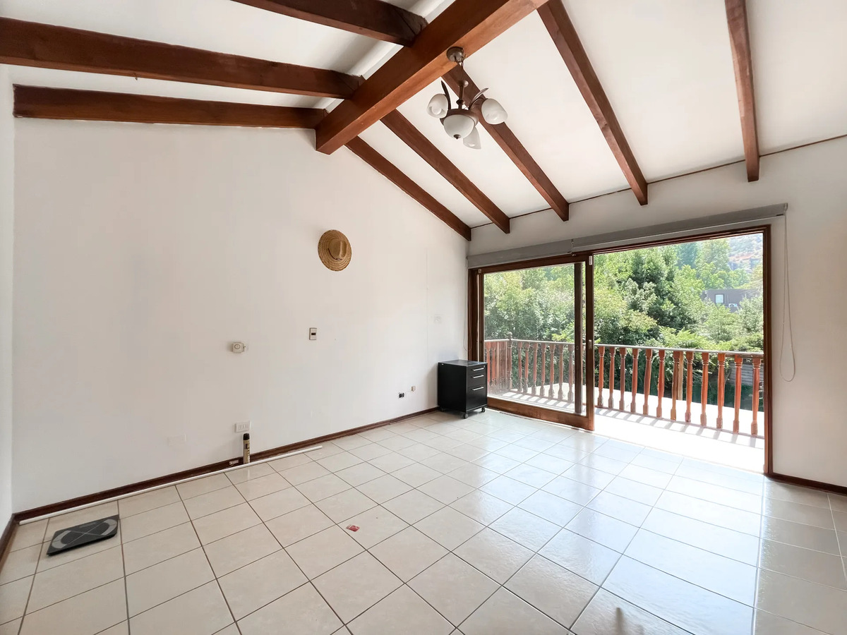 Casa de Campo de 5D y 3B + servicio Santa Maria, Vitacura