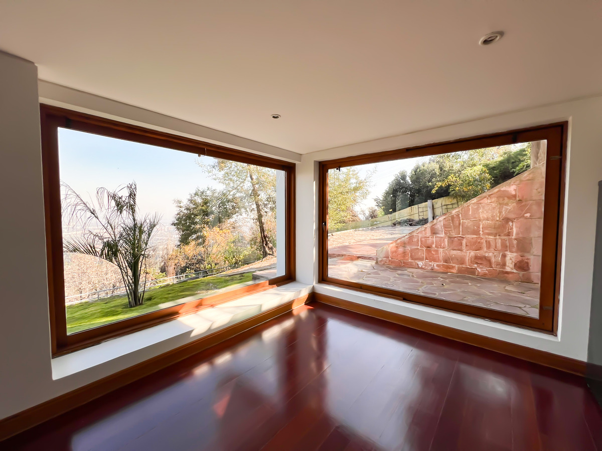 Venta Casa S 5D 4B 1B Lo Curro - Vitacura