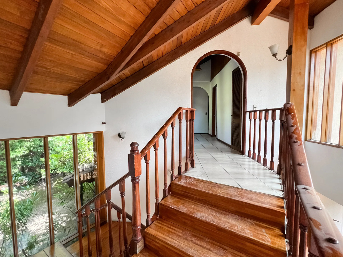 Casa de Campo de 5D y 3B + servicio Santa Maria, Vitacura