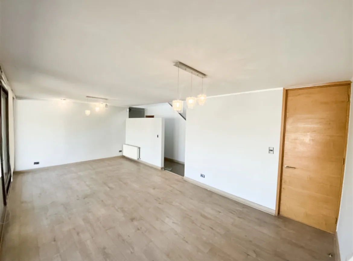 Venta Casa Mediterranea 4D y 4B Condominio Peumay&eacute;n Colina Santiago