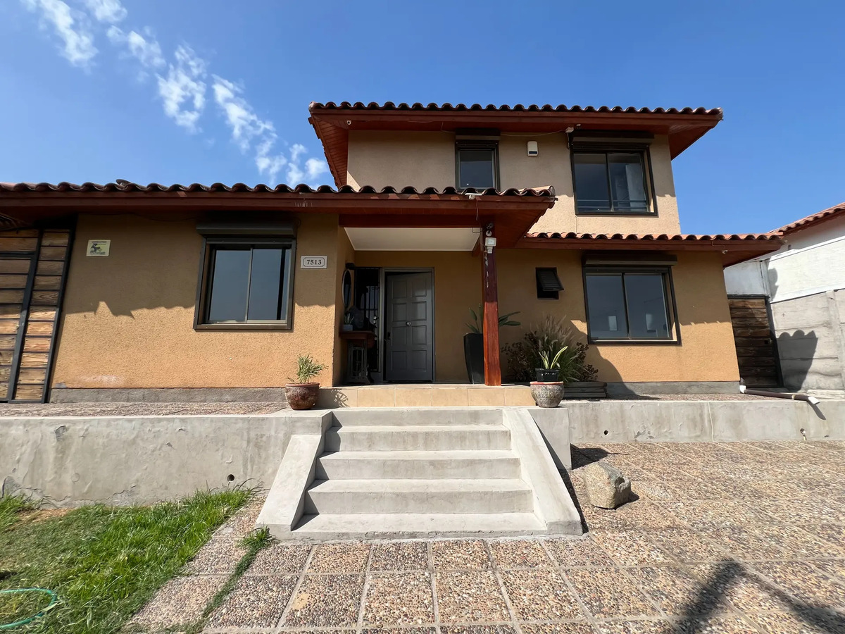 Arriendo Amoblado Casa 4D 3B 2E Pedro Fontova - Huechuraba