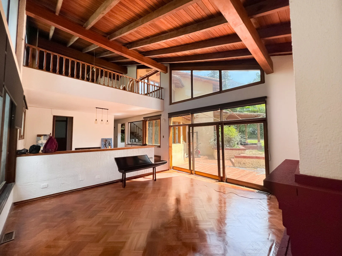 Casa de Campo de 5D y 3B + servicio Santa Maria, Vitacura