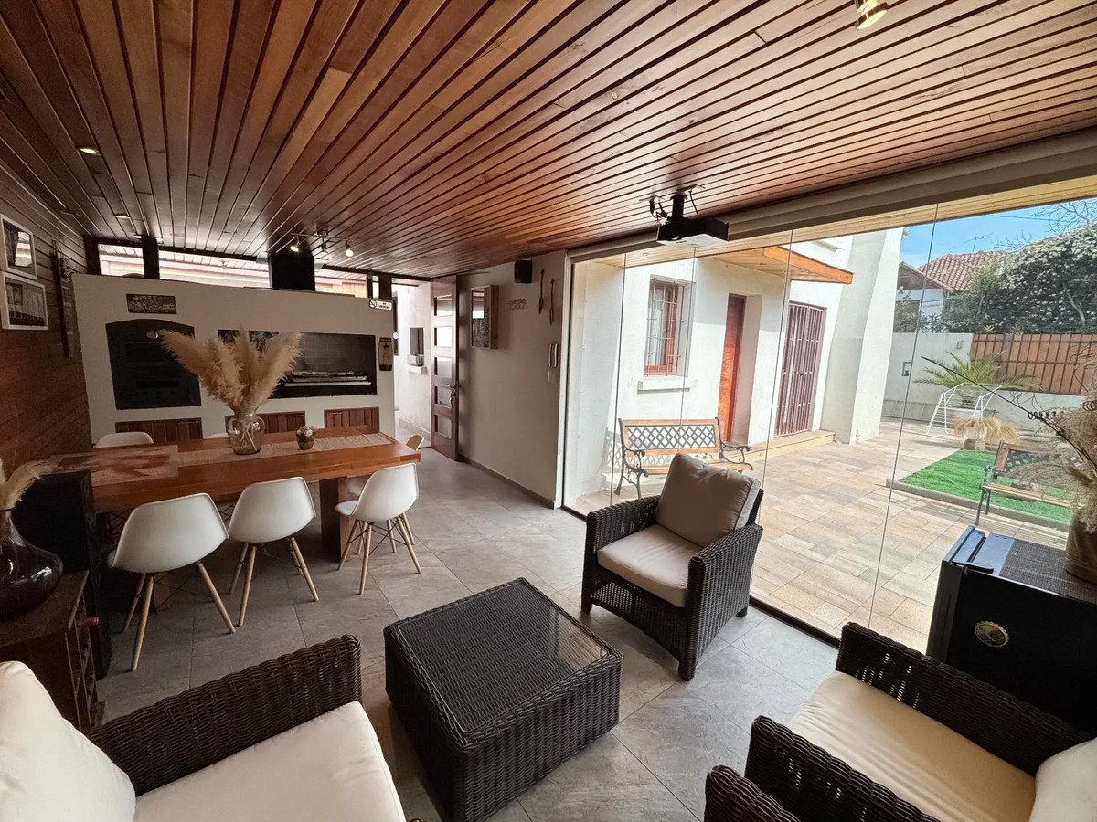 Venta Casa remodelada de 4D y 4B, &Ntilde;u&ntilde;oa 