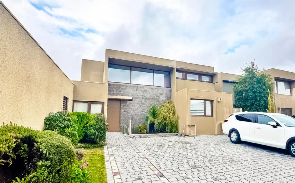 Venta Casa Mediterranea 4D y 4B Condominio Peumay&eacute;n Colina Santiago