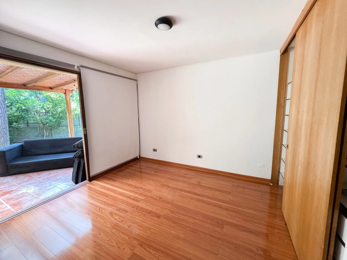 Casa de Campo de 5D y 3B + servicio Santa Maria, Vitacura