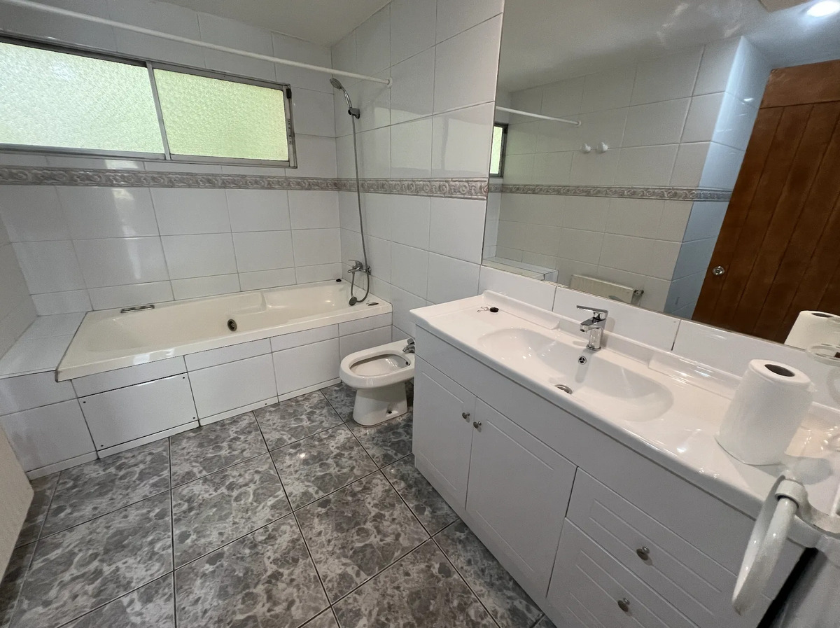 Arriendo Casa 5D 3B + serv. Santa Maria, Vitacura