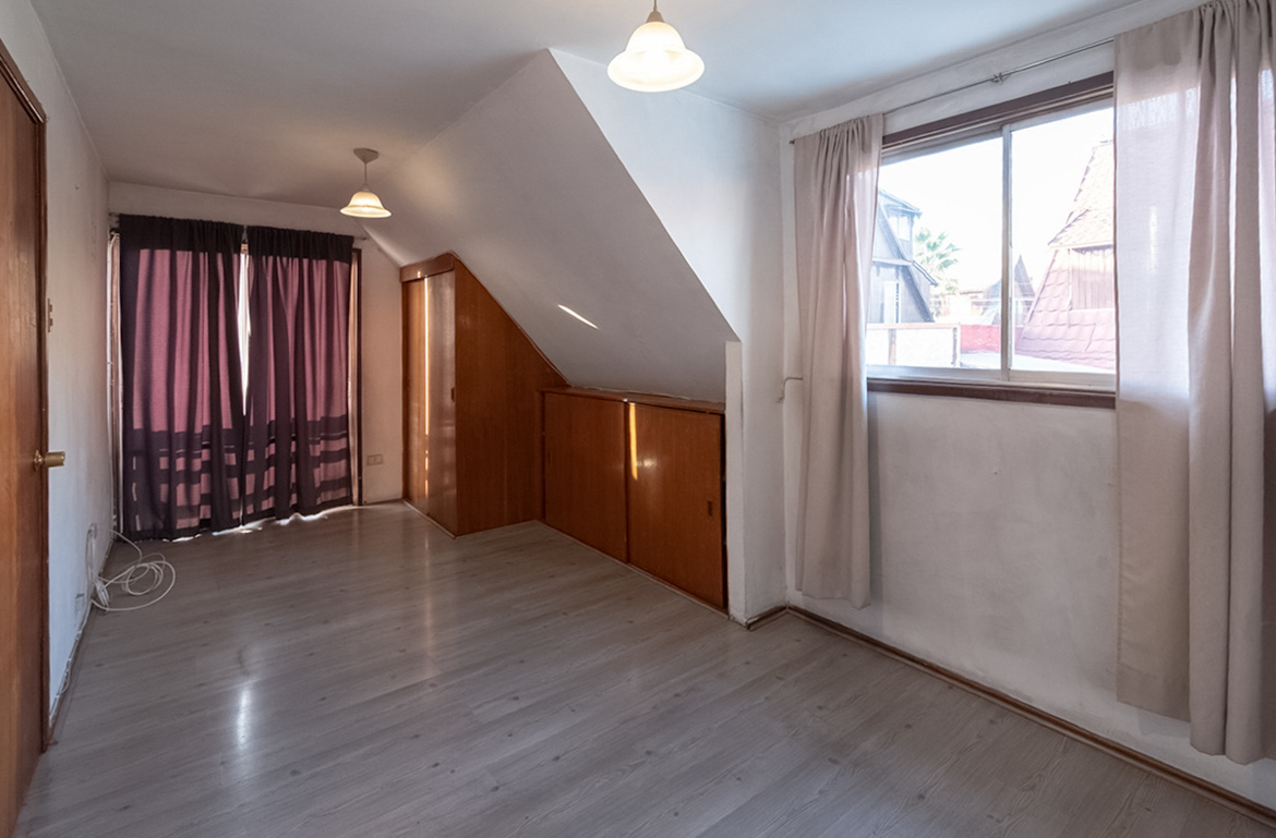 Casa en venta para REMODELAR en Los Dominicos, Las Condes