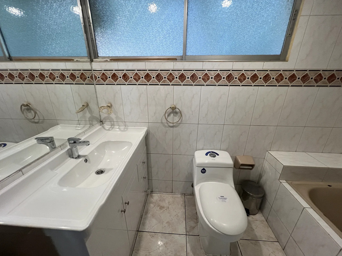 Arriendo Casa 5D 3B + serv. Santa Maria, Vitacura