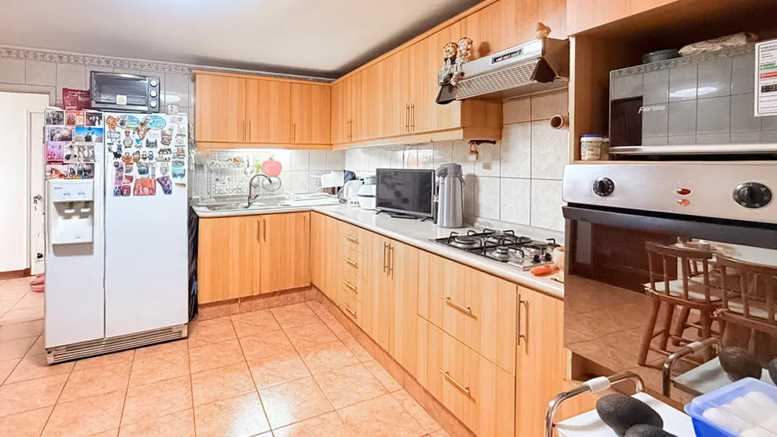 Venta Casa con Caba&ntilde;a Independiente 4D y 4B Piscina. La Reina, Sim&oacute;n Bol&iacute;var