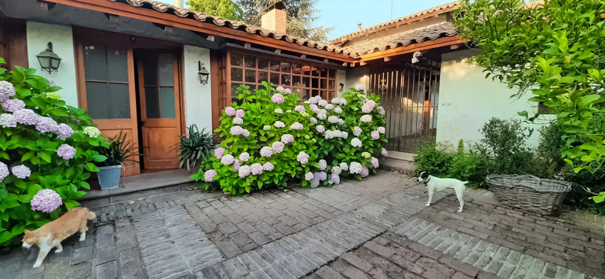 Venta Casa 4D + servicio - Las Condes