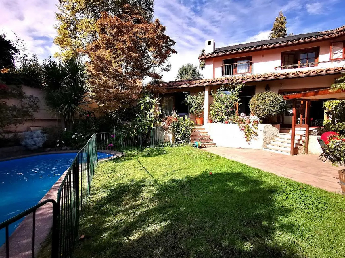 Casa Venta NP 5D 5B 2E 1Bd Los Dominicos - Las Condes