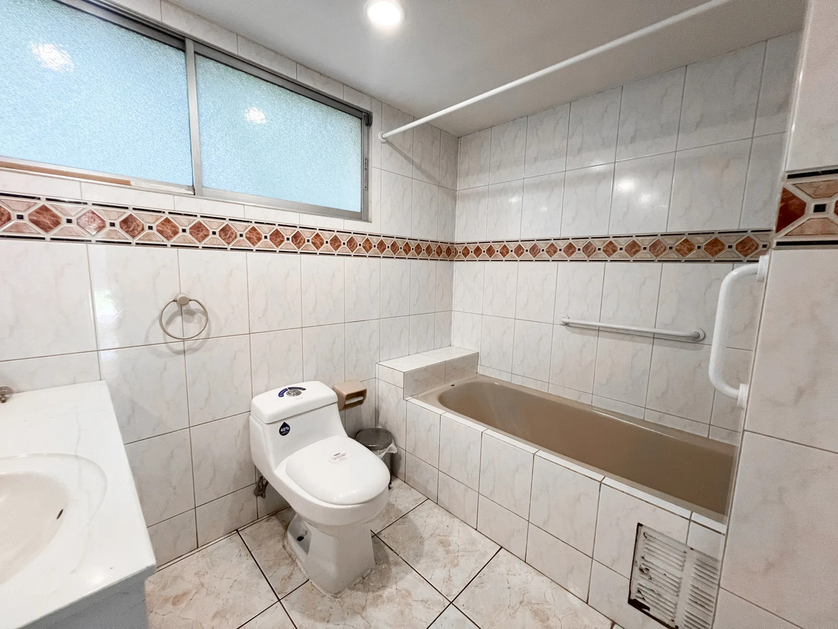 Casa de Campo de 5D y 3B + servicio Santa Maria, Vitacura