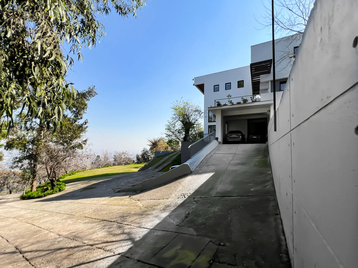 Venta Casa S 5D 4B 1B Lo Curro - Vitacura