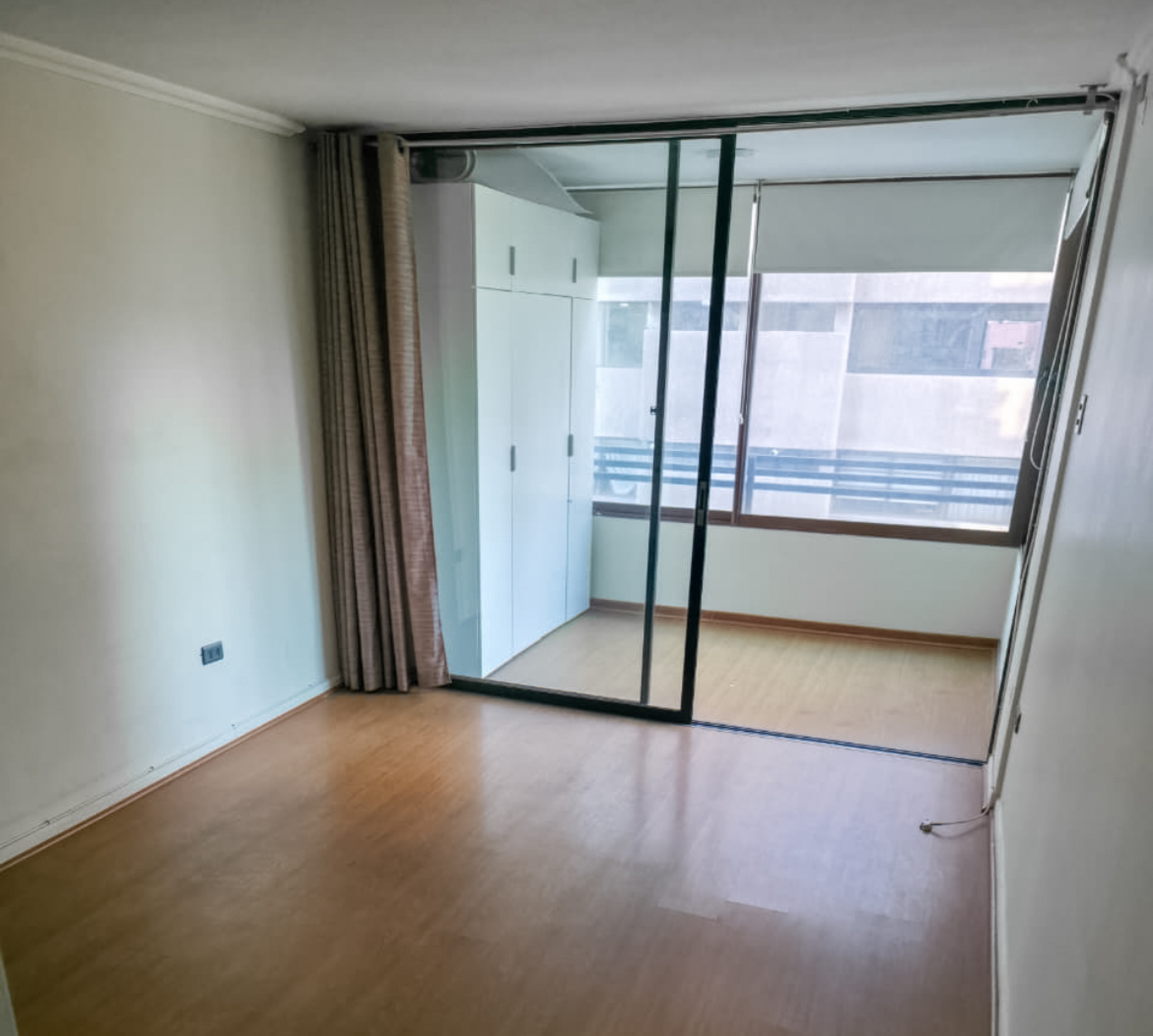 Venta Departamento antiguo de 85 m2 2D y 2B - Las Condes 