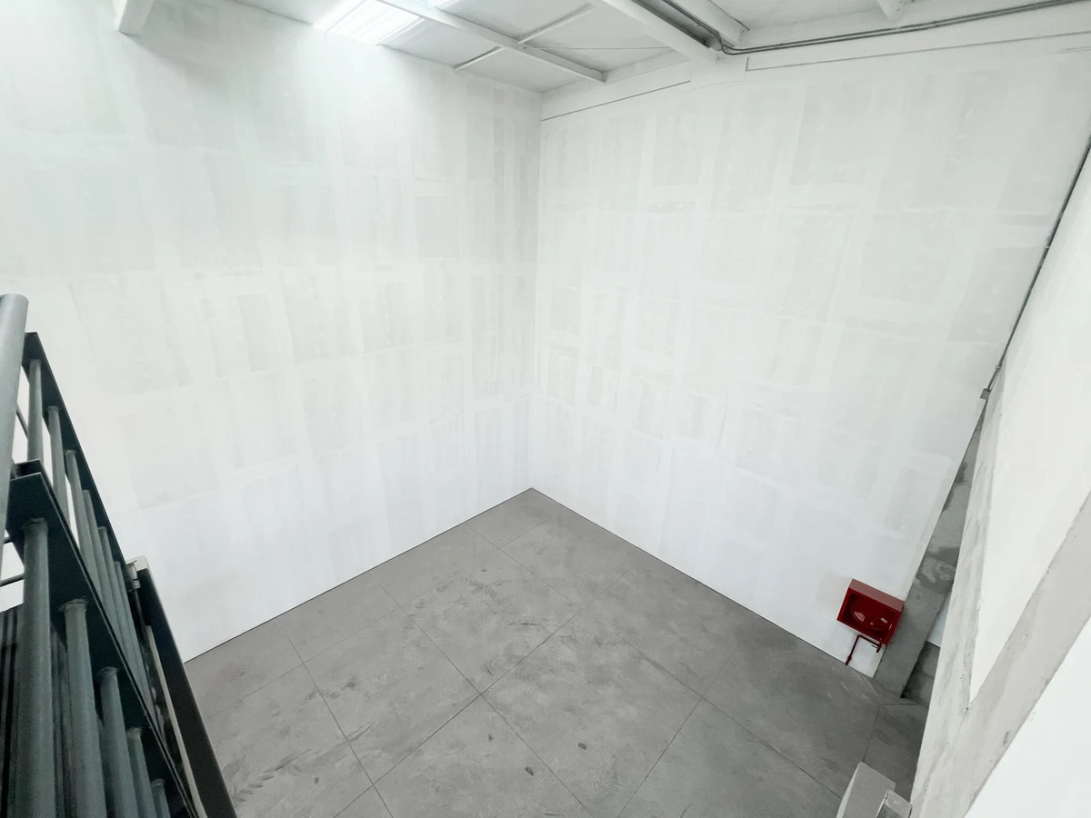 Arriendo Galp&oacute;n Showroom Frente A La Radial
