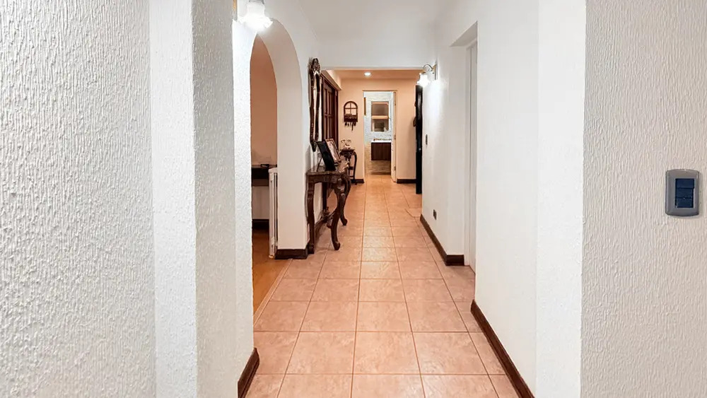 Venta Casa con Caba&ntilde;a Independiente 4D y 4B Piscina. La Reina, Sim&oacute;n Bol&iacute;var