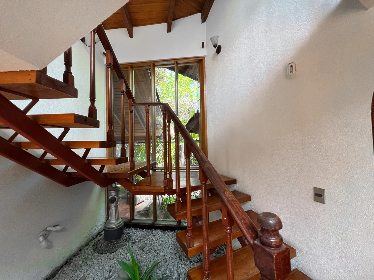 Casa de Campo de 5D y 3B + servicio Santa Maria, Vitacura