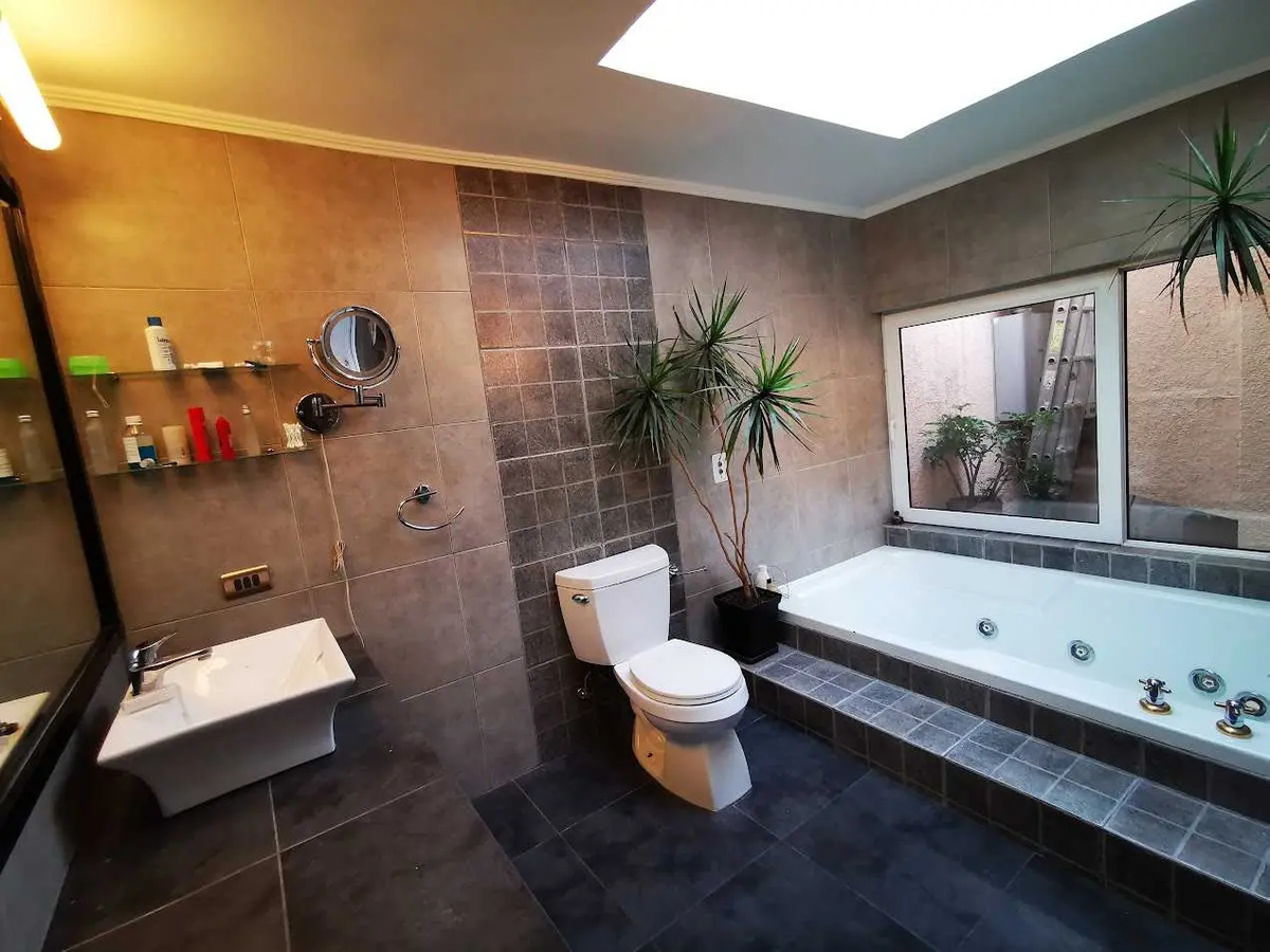 Casa Venta NP 5D 5B 2E 1Bd Los Dominicos - Las Condes