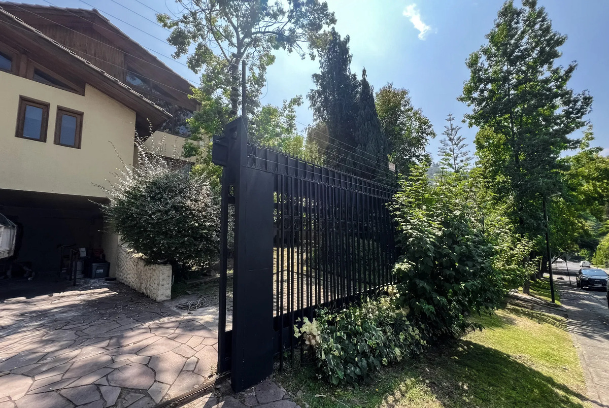 Casa de Campo de 5D y 3B + servicio Santa Maria, Vitacura