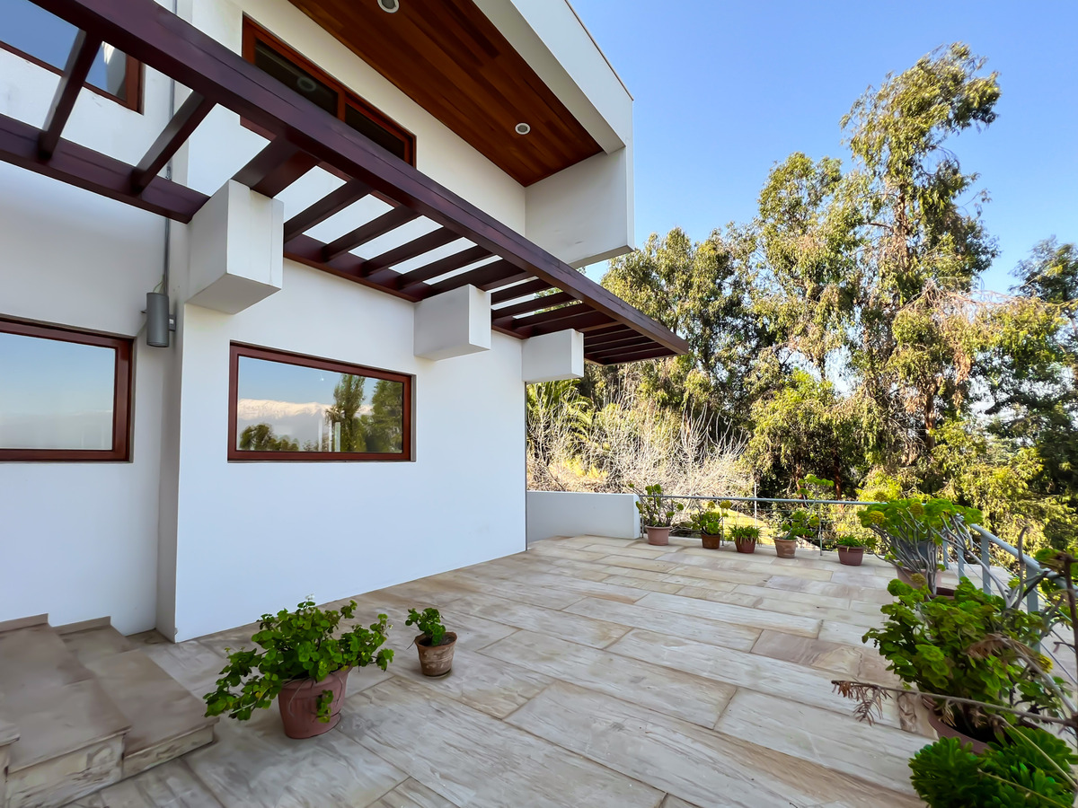 Venta Casa S 5D 4B 1B Lo Curro - Vitacura