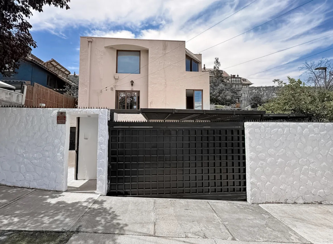 Venta Casa 3D y 2B + servicio Los Dominicos - Las Condes